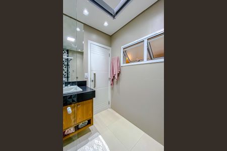 Casa à venda com 200m², 3 quartos e 1 vagaBanheiro