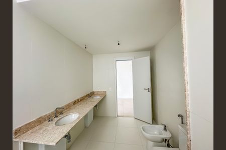 Apartamento à venda com 181m², 3 quartos e 1 vaga Apartamento à venda com 181m², 3 quartos e 1 vagaBanheiro Social