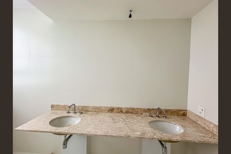 Apartamento à venda com 181m², 3 quartos e 1 vaga Apartamento à venda com 181m², 3 quartos e 1 vagaBanheiro Social