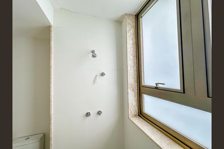 Apartamento à venda com 181m², 3 quartos e 1 vaga Apartamento à venda com 181m², 3 quartos e 1 vagaBanheiro Social