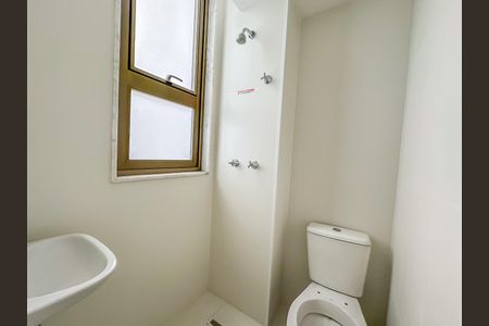 Apartamento à venda com 181m², 3 quartos e 1 vaga Apartamento à venda com 181m², 3 quartos e 1 vagaBanheiro de Serviço