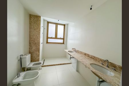 Apartamento à venda com 181m², 3 quartos e 1 vaga Apartamento à venda com 181m², 3 quartos e 1 vagaBanheiro Social