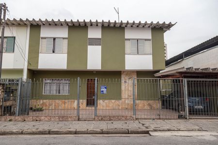 Casa à venda com 125m², 3 quartos e 2 vagas Casa à venda com 125m², 3 quartos e 2 vagasFachada