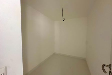 Apartamento à venda com 181m², 3 quartos e 1 vaga Apartamento à venda com 181m², 3 quartos e 1 vagaQuarto de Serviço