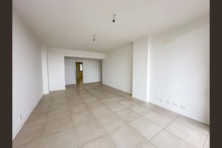 Apartamento à venda com 148m², 3 quartos e sem vaga Apartamento à venda com 148m², 3 quartos e sem vagaSala