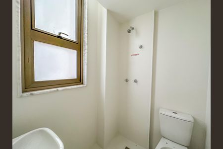 Apartamento à venda com 148m², 3 quartos e sem vaga Apartamento à venda com 148m², 3 quartos e sem vagaBanheiro de Serviço