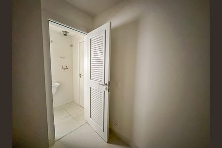 Apartamento à venda com 148m², 3 quartos e sem vaga Apartamento à venda com 148m², 3 quartos e sem vagaBanheiro de Serviço