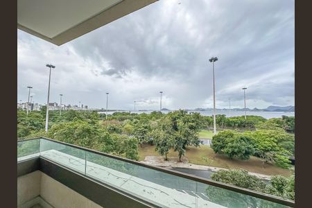 Apartamento à venda com 148m², 3 quartos e sem vaga Apartamento à venda com 148m², 3 quartos e sem vagaSala