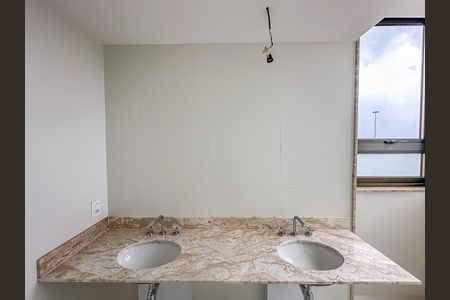 Apartamento à venda com 148m², 3 quartos e sem vaga Apartamento à venda com 148m², 3 quartos e sem vagaBanheiro da Suíte 1