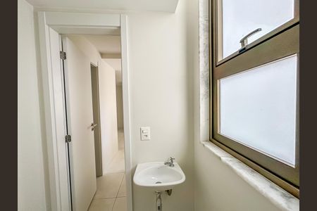 Apartamento à venda com 148m², 3 quartos e sem vaga Apartamento à venda com 148m², 3 quartos e sem vagaBanheiro de Serviço