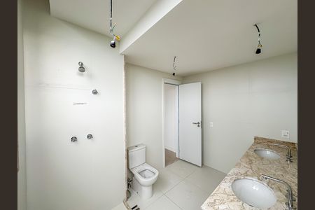Apartamento à venda com 148m², 3 quartos e sem vaga Apartamento à venda com 148m², 3 quartos e sem vagaBanheiro da Suíte 1
