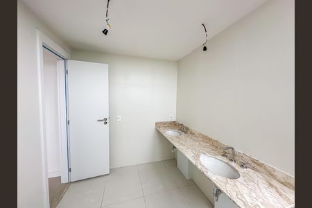 Apartamento à venda com 148m², 3 quartos e sem vaga Apartamento à venda com 148m², 3 quartos e sem vagaBanheiro da Suíte 1