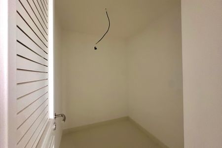 Apartamento à venda com 148m², 3 quartos e 1 vaga Apartamento à venda com 148m², 3 quartos e 1 vagaQuarto de Serviço