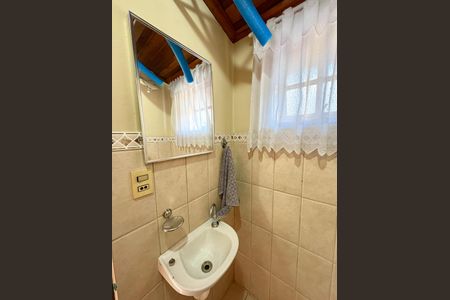 Casa à venda com 180m², 3 quartos e 2 vagas Casa à venda com 180m², 3 quartos e 2 vagasBanheiro de Serviço