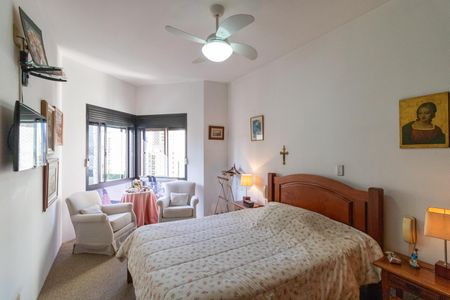 Apartamento à venda com 215m², 3 quartos e 4 vagas Apartamento à venda com 215m², 3 quartos e 4 vagasSuíte 1