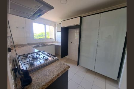 Apartamento à venda com 180m², 3 quartos e 4 vagasCozinha