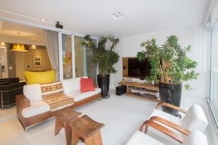 Apartamento à venda com 222m², 4 quartos e 4 vagas Apartamento à venda com 222m², 4 quartos e 4 vagasVaranda Gourmet