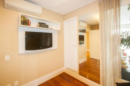Apartamento à venda com 222m², 4 quartos e 4 vagas Apartamento à venda com 222m², 4 quartos e 4 vagasSuíte 4
