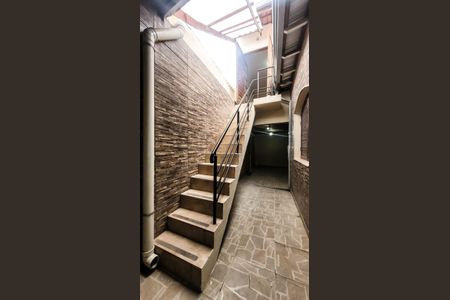 Casa à venda com 81m², 2 quartos e 1 vagaEscada 