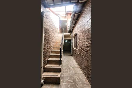 Casa à venda com 81m², 2 quartos e 1 vagaEscada 