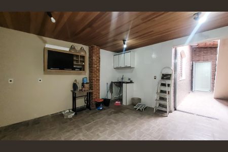 Casa à venda com 81m², 2 quartos e 1 vagaÁrea de Serviço