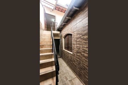 Casa à venda com 81m², 2 quartos e 1 vagaEscada 