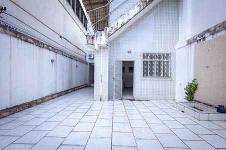 Casa à venda com 314m², 4 quartos e 4 vagas Casa à venda com 314m², 4 quartos e 4 vagasQuintal