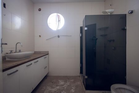 Casa à venda com 314m², 4 quartos e 4 vagas Casa à venda com 314m², 4 quartos e 4 vagasBanheiro 1