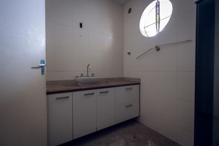 Casa à venda com 314m², 4 quartos e 4 vagas Casa à venda com 314m², 4 quartos e 4 vagasBanheiro 1