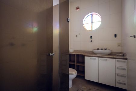 Casa à venda com 314m², 4 quartos e 4 vagas Casa à venda com 314m², 4 quartos e 4 vagasBanheiro 2