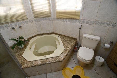 Casa à venda com 292m², 4 quartos e 1 vagaBanheiro da Suíte 1