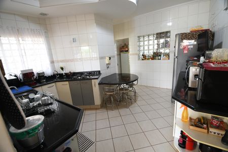 Casa à venda com 292m², 4 quartos e 1 vagaCozinha