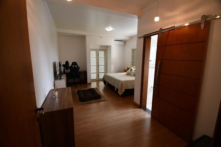 Casa à venda com 292m², 4 quartos e 1 vagaSuíte 2