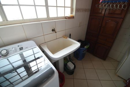 Casa à venda com 292m², 4 quartos e 1 vagaÁrea de Serviço