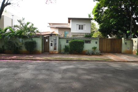 Casa à venda com 292m², 4 quartos e 1 vagaFachada