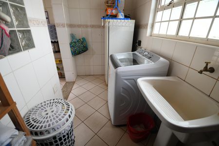 Casa à venda com 292m², 4 quartos e 1 vagaÁrea de Serviço