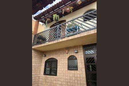 Casa à venda com 164m², 4 quartos e 2 vagas