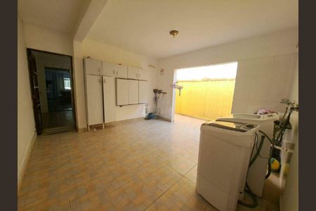 Casa à venda com 208m², 3 quartos e 4 vagas