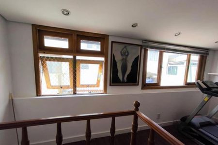Casa à venda com 235m², 6 quartos e 3 vagas