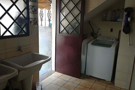 Casa à venda com 300m², 3 quartos e 2 vagas