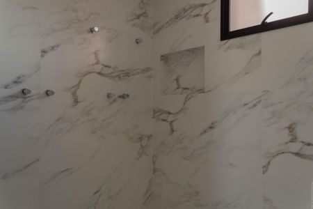 Apartamento à venda com 311m², 3 quartos e 4 vagasBanheiro da Suíte 1