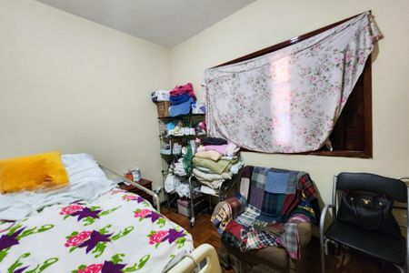 Casa à venda com 180m², 3 quartos e 4 vagas Casa à venda com 180m², 3 quartos e 4 vagasQuarto 2