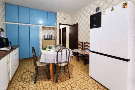 Casa à venda com 180m², 3 quartos e 4 vagas Casa à venda com 180m², 3 quartos e 4 vagasCozinha