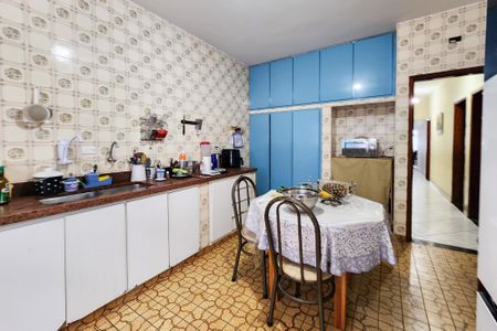 Casa à venda com 180m², 3 quartos e 4 vagas Casa à venda com 180m², 3 quartos e 4 vagasCozinha