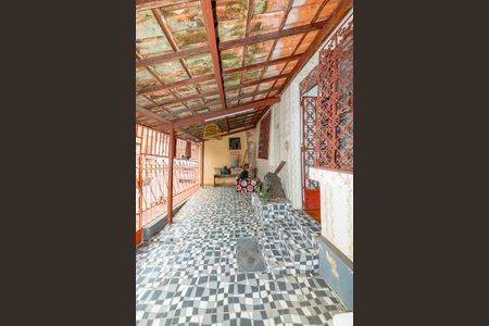 Casa à venda com 300m², 4 quartos e 1 vaga Casa à venda com 300m², 4 quartos e 1 vagaVaranda