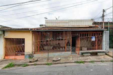 Casa à venda com 300m², 4 quartos e 1 vaga Casa à venda com 300m², 4 quartos e 1 vagaFachada
