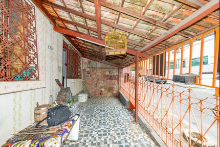 Casa à venda com 300m², 4 quartos e 1 vaga Casa à venda com 300m², 4 quartos e 1 vagaVaranda