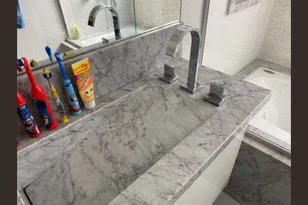 Apartamento à venda com 315m², 3 quartos e 5 vagas Apartamento à venda com 315m², 3 quartos e 5 vagasBanheiro da Suíte 1