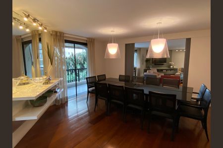 Apartamento à venda com 315m², 3 quartos e 5 vagas Apartamento à venda com 315m², 3 quartos e 5 vagasSala de Jantar