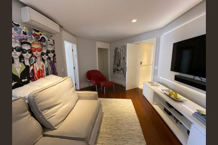 Apartamento à venda com 315m², 3 quartos e 5 vagas Apartamento à venda com 315m², 3 quartos e 5 vagasSala de TV